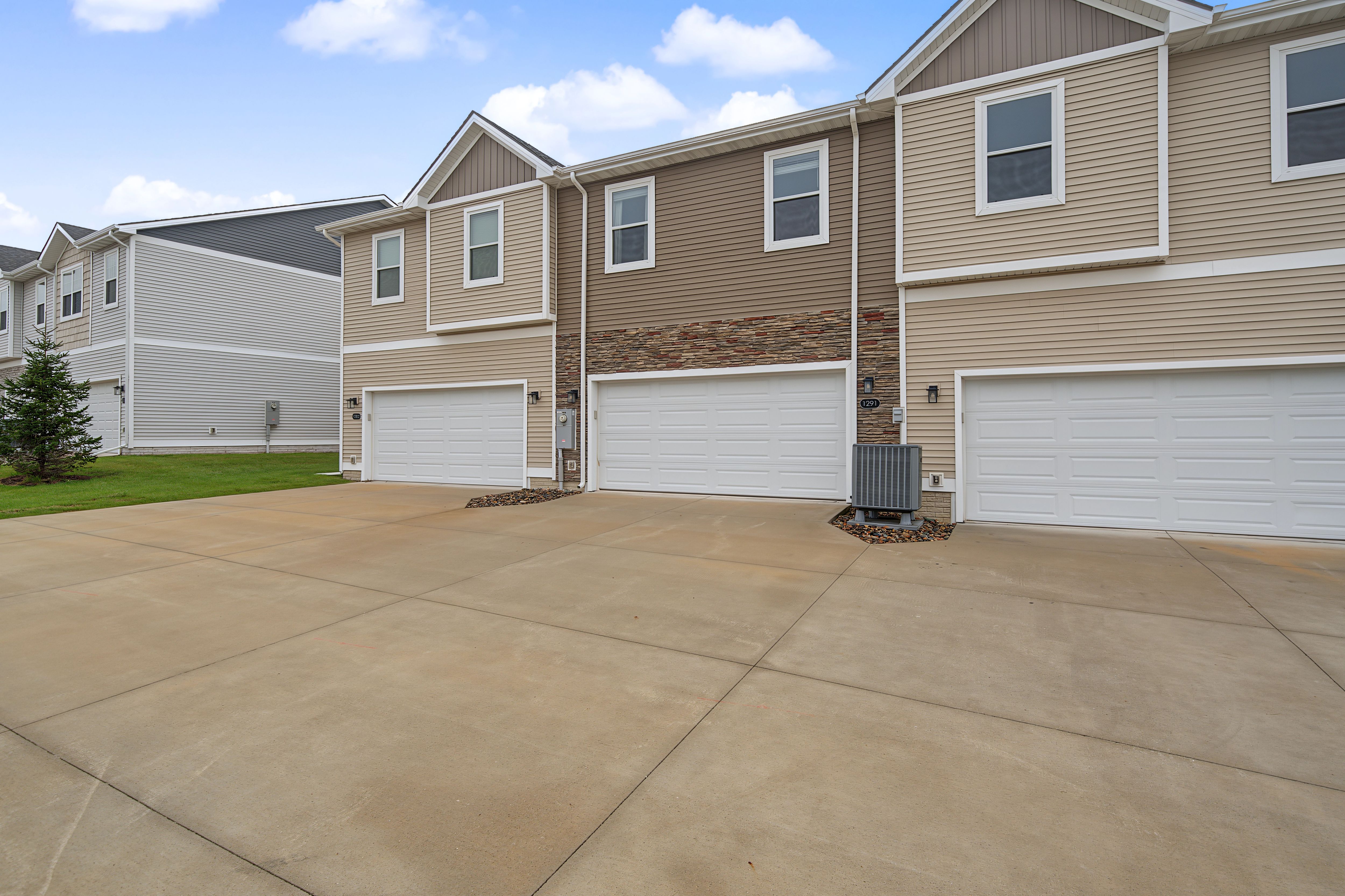 Listing Photo: 